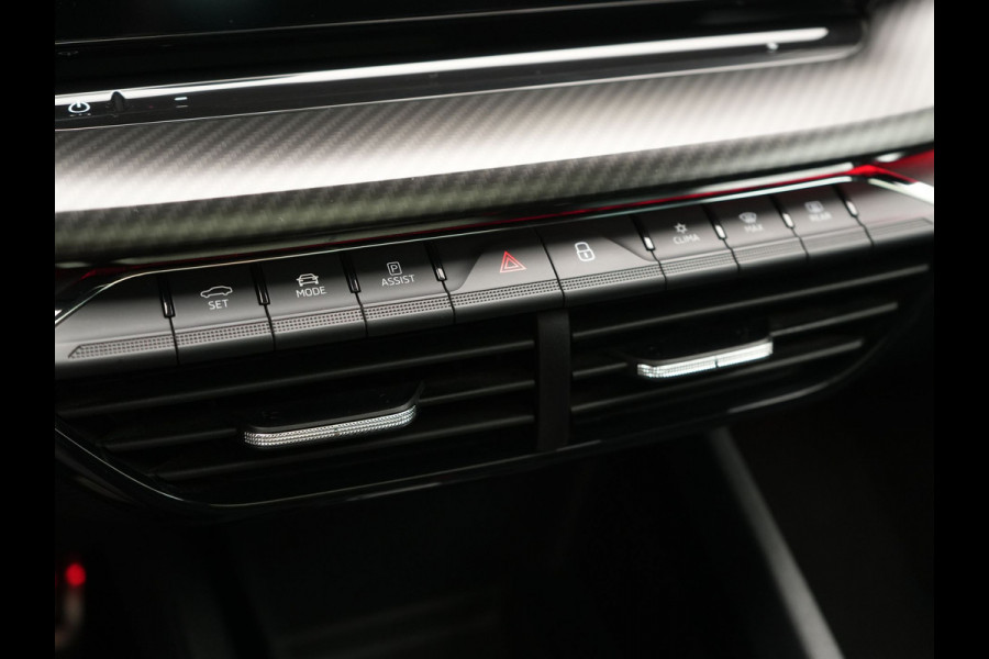 Škoda Octavia Combi 1.4 TSI iV RS PHEV 245pk Dealer O.H. | Panodak | Adaptive Cruise | Camera | Sportstoelen Verwarmd | Sfeerverlichting | Apple Carplay | Crystal LED | Keyless | Navigatie | DAB | Virtual Cockpit | 19"L.M | Plug In Hybrid |