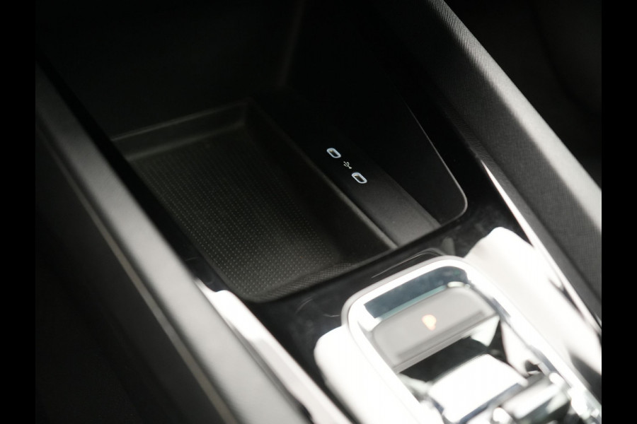 Škoda Octavia Combi 1.4 TSI iV RS PHEV 245pk Dealer O.H. | Panodak | Adaptive Cruise | Camera | Sportstoelen Verwarmd | Sfeerverlichting | Apple Carplay | Crystal LED | Keyless | Navigatie | DAB | Virtual Cockpit | 19"L.M | Plug In Hybrid |