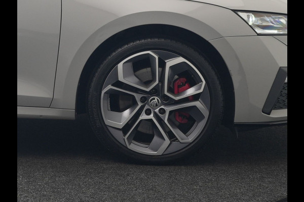 Škoda Octavia Combi 1.4 TSI iV RS PHEV 245pk Dealer O.H. | Panodak | Adaptive Cruise | Camera | Sportstoelen Verwarmd | Sfeerverlichting | Apple Carplay | Crystal LED | Keyless | Navigatie | DAB | Virtual Cockpit | 19"L.M | Plug In Hybrid |