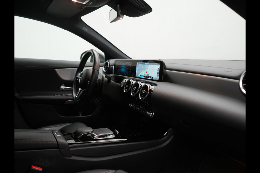 Mercedes-Benz CLA-Klasse **NIEUW MODEL** 200 Advantage 164pk | Trekhaak | Camera | Widescreen Navi | Park Assist | Apple Carplay | Cruise Control | Lane Assist | DAB | 18"L.M " |