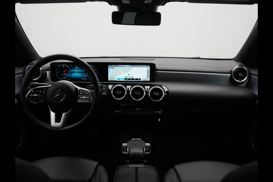 Mercedes-Benz CLA-Klasse **NIEUW MODEL** 200 Advantage 164pk | Trekhaak | Camera | Widescreen Navi | Park Assist | Apple Carplay | Cruise Control | Lane Assist | DAB | 18"L.M " |