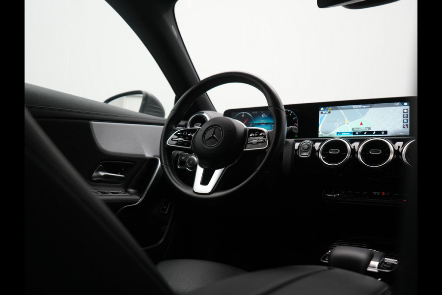 Mercedes-Benz CLA-Klasse **NIEUW MODEL** 200 Advantage 164pk | Trekhaak | Camera | Widescreen Navi | Park Assist | Apple Carplay | Cruise Control | Lane Assist | DAB | 18"L.M " |