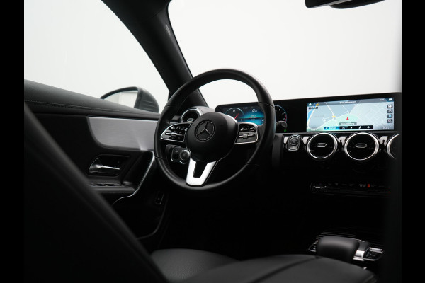 Mercedes-Benz CLA-Klasse **NIEUW MODEL** 200 Advantage 164pk | Trekhaak | Camera | Widescreen Navi | Park Assist | Apple Carplay | Cruise Control | Lane Assist | DAB | 18"L.M " |