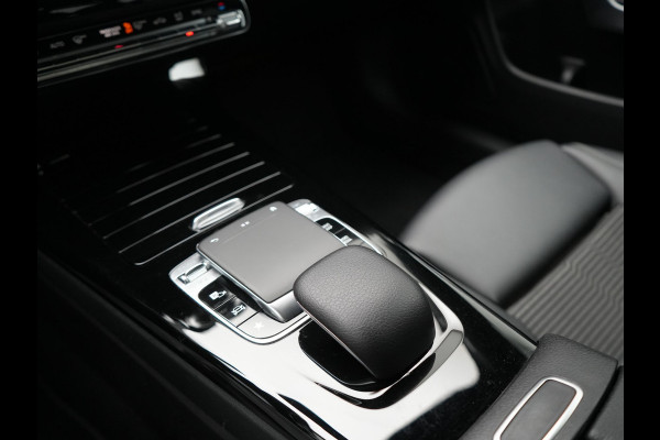 Mercedes-Benz CLA-Klasse **NIEUW MODEL** 200 Advantage 164pk | Trekhaak | Camera | Widescreen Navi | Park Assist | Apple Carplay | Cruise Control | Lane Assist | DAB | 18"L.M " |