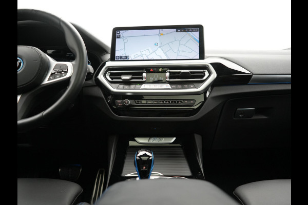 BMW iX3 M Sport High Executive 80 kWh 286pk Dealer O.H. | Panodak | Adaptive Cruise | Head Up | 360 Camera | Harman / Kardon | Lederen Sportstoelen Memory & Verwarmd | Keyless | Blis | Stuur Verwarmd | Sfeerverlichting | Apple Carplay | 20"L.M |