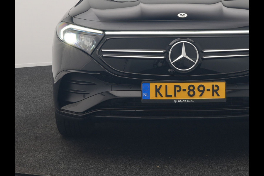 Mercedes-Benz EQB 300 4MATIC AMG Line 69,7 kWh 228pk Dealer O.H. | Camera | MBUX Widescreen Navi | Alcantara Sportstoelen Verwarmd | Sfeerverlichting | Night Pakket | Cruise Control | Virtual | DAB |