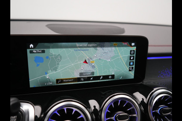 Mercedes-Benz EQB 300 4MATIC AMG Line 69,7 kWh 228pk Dealer O.H. | Camera | MBUX Widescreen Navi | Alcantara Sportstoelen Verwarmd | Sfeerverlichting | Night Pakket | Cruise Control | Virtual | DAB |