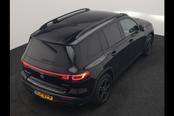 Mercedes-Benz EQB 300 4MATIC AMG Line 69,7 kWh 228pk Dealer O.H. | Camera | MBUX Widescreen Navi | Alcantara Sportstoelen Verwarmd | Sfeerverlichting | Night Pakket | Cruise Control | Virtual | DAB |
