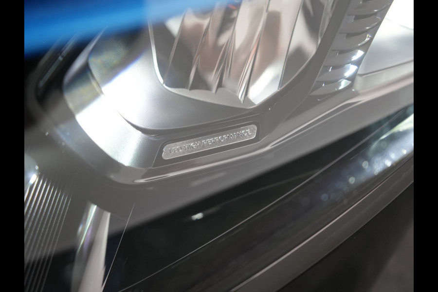 Mercedes-Benz EQB 300 4MATIC AMG Line 69,7 kWh 228pk Dealer O.H. | Camera | MBUX Widescreen Navi | Alcantara Sportstoelen Verwarmd | Sfeerverlichting | Night Pakket | Cruise Control | Virtual | DAB |