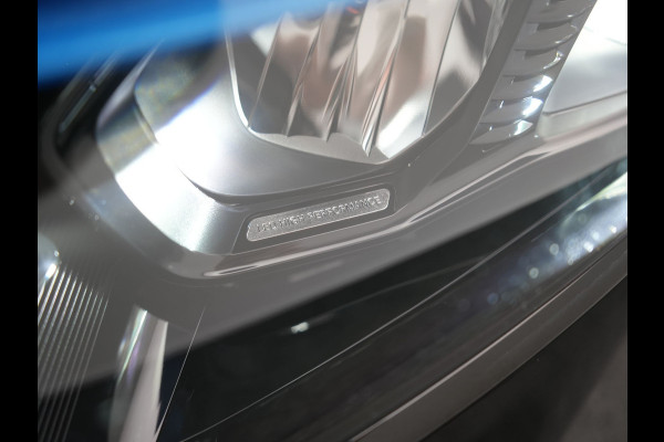 Mercedes-Benz EQB 300 4MATIC AMG Line 69,7 kWh 228pk Dealer O.H. | Camera | MBUX Widescreen Navi | Alcantara Sportstoelen Verwarmd | Sfeerverlichting | Night Pakket | Cruise Control | Virtual | DAB |