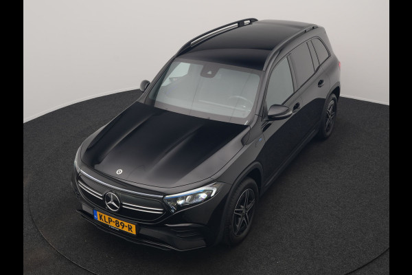 Mercedes-Benz EQB 300 4MATIC AMG Line 69,7 kWh 228pk Dealer O.H. | Camera | MBUX Widescreen Navi | Alcantara Sportstoelen Verwarmd | Sfeerverlichting | Night Pakket | Cruise Control | Virtual | DAB |