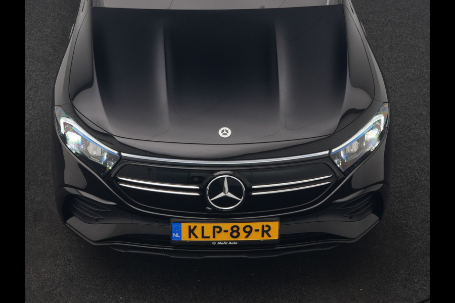 Mercedes-Benz EQB 300 4MATIC AMG Line 69,7 kWh 228pk Dealer O.H. | Camera | MBUX Widescreen Navi | Alcantara Sportstoelen Verwarmd | Sfeerverlichting | Night Pakket | Cruise Control | Virtual | DAB |