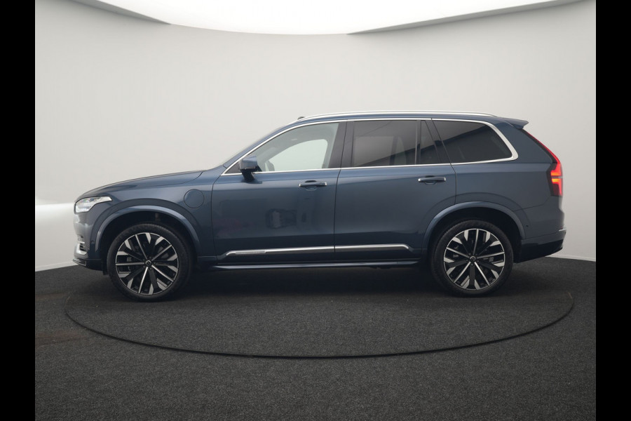 Volvo XC90 T8 AWD Ultimate Bright 7 Persoons LONG RANGE PHEV 455pk Dealer O.H. | Trekhaak Af Fabriek | Panodak | Head Up | Adaptive Cruise | 360 Camera | Bowers & Wilkins | Lederen Sportstoelen Massage & Memory & Ventilatie | Google Assistent | Stoelen & Stuur Verwarmd  | Keyless | Blis | Plug In Hybrid |