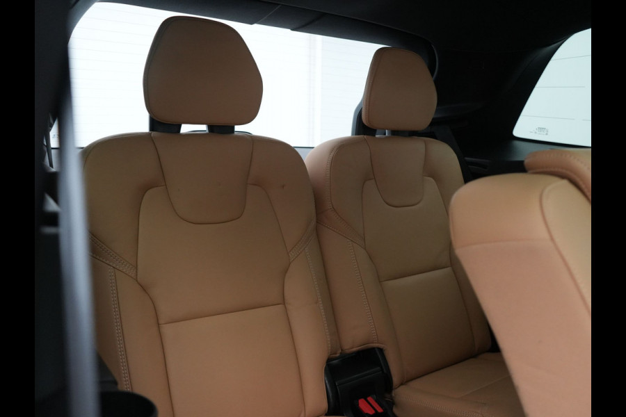 Volvo XC90 T8 AWD Ultimate Bright 7 Persoons LONG RANGE PHEV 455pk Dealer O.H. | Trekhaak Af Fabriek | Panodak | Head Up | Adaptive Cruise | 360 Camera | Bowers & Wilkins | Lederen Sportstoelen Massage & Memory & Ventilatie | Google Assistent | Stoelen & Stuur Verwarmd  | Keyless | Blis | Plug In Hybrid |