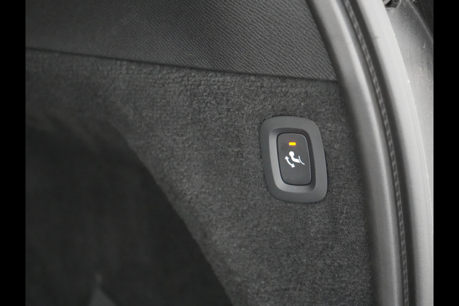 Volvo XC90 T8 AWD Ultimate Bright 7 Persoons LONG RANGE PHEV 455pk Dealer O.H. | Trekhaak Af Fabriek | Panodak | Head Up | Adaptive Cruise | 360 Camera | Bowers & Wilkins | Lederen Sportstoelen Massage & Memory & Ventilatie | Google Assistent | Stoelen & Stuur Verwarmd  | Keyless | Blis | Plug In Hybrid |