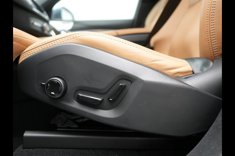 Volvo XC90 T8 AWD Ultimate Bright 7 Persoons LONG RANGE PHEV 455pk Dealer O.H. | Trekhaak Af Fabriek | Panodak | Head Up | Adaptive Cruise | 360 Camera | Bowers & Wilkins | Lederen Sportstoelen Massage & Memory & Ventilatie | Google Assistent | Stoelen & Stuur Verwarmd  | Keyless | Blis | Plug In Hybrid |
