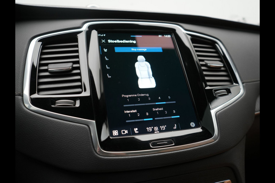 Volvo XC90 T8 AWD Ultimate Bright 7 Persoons LONG RANGE PHEV 455pk Dealer O.H. | Trekhaak Af Fabriek | Panodak | Head Up | Adaptive Cruise | 360 Camera | Bowers & Wilkins | Lederen Sportstoelen Massage & Memory & Ventilatie | Google Assistent | Stoelen & Stuur Verwarmd  | Keyless | Blis | Plug In Hybrid |