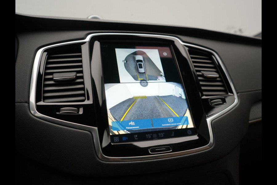 Volvo XC90 T8 AWD Ultimate Bright 7 Persoons LONG RANGE PHEV 455pk Dealer O.H. | Trekhaak Af Fabriek | Panodak | Head Up | Adaptive Cruise | 360 Camera | Bowers & Wilkins | Lederen Sportstoelen Massage & Memory & Ventilatie | Google Assistent | Stoelen & Stuur Verwarmd  | Keyless | Blis | Plug In Hybrid |