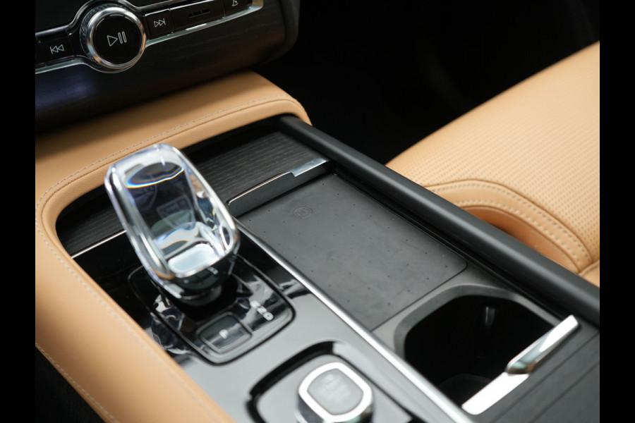 Volvo XC90 T8 AWD Ultimate Bright 7 Persoons LONG RANGE PHEV 455pk Dealer O.H. | Trekhaak Af Fabriek | Panodak | Head Up | Adaptive Cruise | 360 Camera | Bowers & Wilkins | Lederen Sportstoelen Massage & Memory & Ventilatie | Google Assistent | Stoelen & Stuur Verwarmd  | Keyless | Blis | Plug In Hybrid |