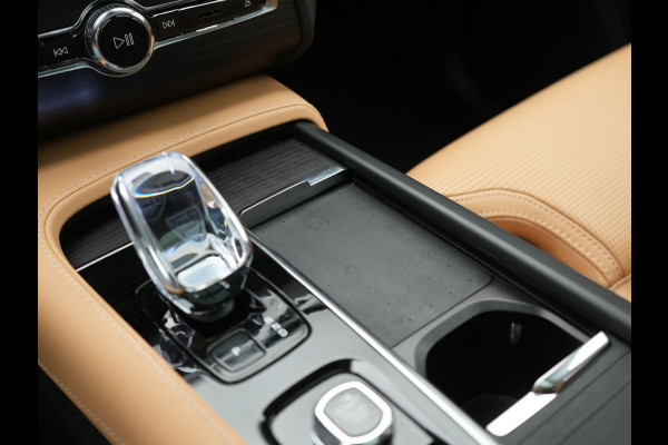 Volvo XC90 T8 AWD Ultimate Bright 7 Persoons LONG RANGE PHEV 455pk Dealer O.H. | Trekhaak Af Fabriek | Panodak | Head Up | Adaptive Cruise | 360 Camera | Bowers & Wilkins | Lederen Sportstoelen Massage & Memory & Ventilatie | Google Assistent | Stoelen & Stuur Verwarmd  | Keyless | Blis | Plug In Hybrid |