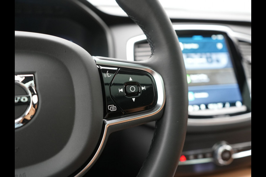Volvo XC90 T8 AWD Ultimate Bright 7 Persoons LONG RANGE PHEV 455pk Dealer O.H. | Trekhaak Af Fabriek | Panodak | Head Up | Adaptive Cruise | 360 Camera | Bowers & Wilkins | Lederen Sportstoelen Massage & Memory & Ventilatie | Google Assistent | Stoelen & Stuur Verwarmd  | Keyless | Blis | Plug In Hybrid |