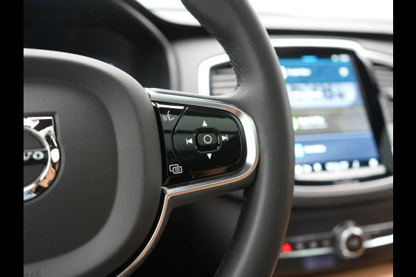 Volvo XC90 T8 AWD Ultimate Bright 7 Persoons LONG RANGE PHEV 455pk Dealer O.H. | Trekhaak Af Fabriek | Panodak | Head Up | Adaptive Cruise | 360 Camera | Bowers & Wilkins | Lederen Sportstoelen Massage & Memory & Ventilatie | Google Assistent | Stoelen & Stuur Verwarmd  | Keyless | Blis | Plug In Hybrid |