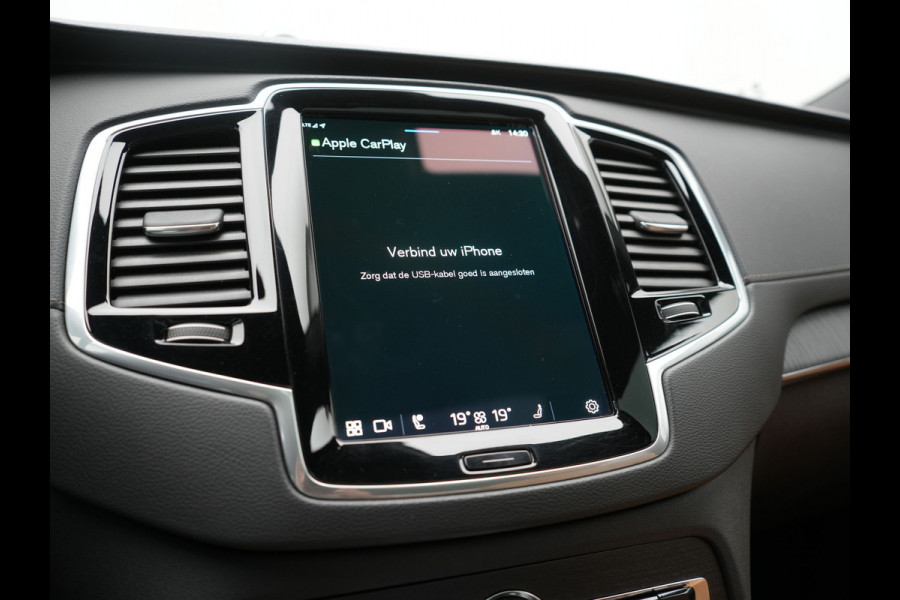 Volvo XC90 T8 AWD Ultimate Bright 7 Persoons LONG RANGE PHEV 455pk Dealer O.H. | Trekhaak Af Fabriek | Panodak | Head Up | Adaptive Cruise | 360 Camera | Bowers & Wilkins | Lederen Sportstoelen Massage & Memory & Ventilatie | Google Assistent | Stoelen & Stuur Verwarmd  | Keyless | Blis | Plug In Hybrid |