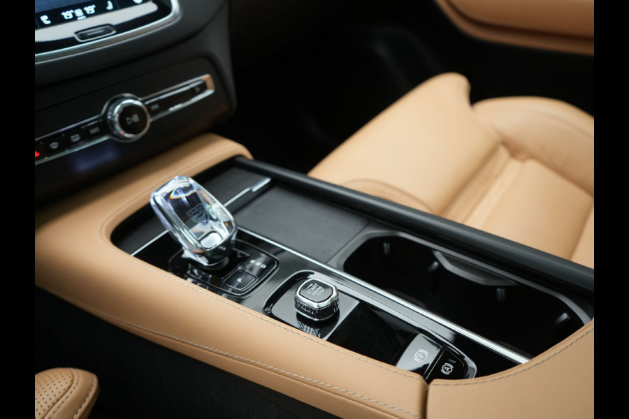 Volvo XC90 T8 AWD Ultimate Bright 7 Persoons LONG RANGE PHEV 455pk Dealer O.H. | Trekhaak Af Fabriek | Panodak | Head Up | Adaptive Cruise | 360 Camera | Bowers & Wilkins | Lederen Sportstoelen Massage & Memory & Ventilatie | Google Assistent | Stoelen & Stuur Verwarmd  | Keyless | Blis | Plug In Hybrid |
