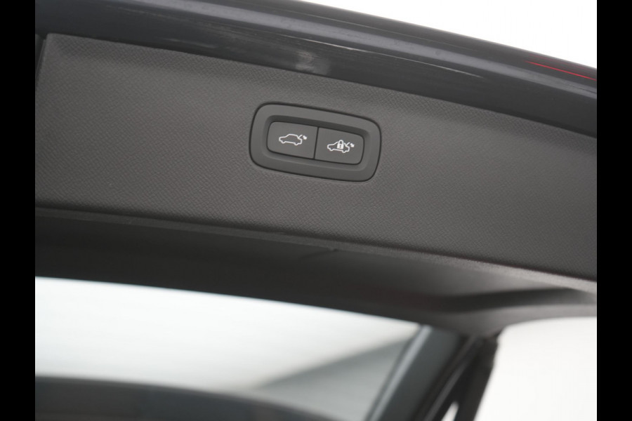 Volvo XC90 T8 AWD Ultimate Bright 7 Persoons LONG RANGE PHEV 455pk Dealer O.H. | Trekhaak Af Fabriek | Panodak | Head Up | Adaptive Cruise | 360 Camera | Bowers & Wilkins | Lederen Sportstoelen Massage & Memory & Ventilatie | Google Assistent | Stoelen & Stuur Verwarmd  | Keyless | Blis | Plug In Hybrid |