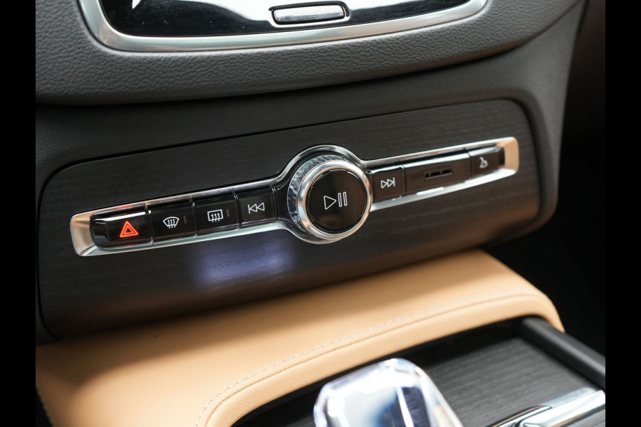 Volvo XC90 T8 AWD Ultimate Bright 7 Persoons LONG RANGE PHEV 455pk Dealer O.H. | Trekhaak Af Fabriek | Panodak | Head Up | Adaptive Cruise | 360 Camera | Bowers & Wilkins | Lederen Sportstoelen Massage & Memory & Ventilatie | Google Assistent | Stoelen & Stuur Verwarmd  | Keyless | Blis | Plug In Hybrid |