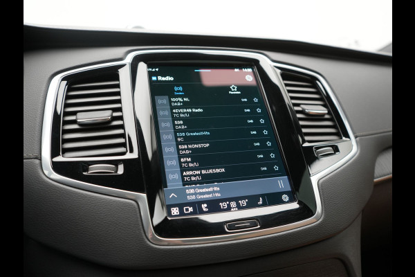 Volvo XC90 T8 AWD Ultimate Bright 7 Persoons LONG RANGE PHEV 455pk Dealer O.H. | Trekhaak Af Fabriek | Panodak | Head Up | Adaptive Cruise | 360 Camera | Bowers & Wilkins | Lederen Sportstoelen Massage & Memory & Ventilatie | Google Assistent | Stoelen & Stuur Verwarmd  | Keyless | Blis | Plug In Hybrid |