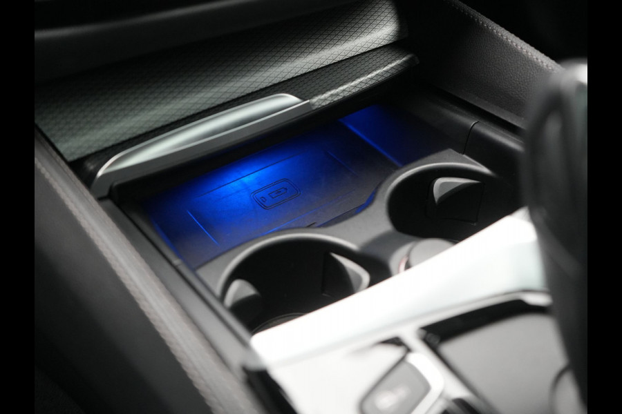 BMW 5 Serie Touring 520i M Sport 184pk Dealer O.H. | Panodak | Head Up | 360 Camera | Lederen Comfortzetels Memory & Verwarmd | Sfeerverlichting | Blis | Apple Carplay | Stuur Verwarmd | Adaptive LED | Navigatie | DAB | 19"L.M |