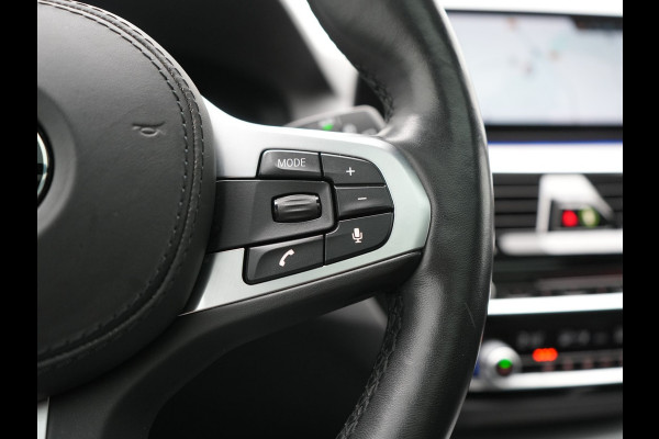 BMW 5 Serie Touring 520i M Sport 184pk Dealer O.H. | Panodak | Head Up | 360 Camera | Lederen Comfortzetels Memory & Verwarmd | Sfeerverlichting | Blis | Apple Carplay | Stuur Verwarmd | Adaptive LED | Navigatie | DAB | 19"L.M |