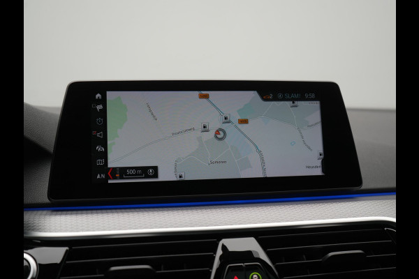 BMW 5 Serie Touring 520i M Sport 184pk Dealer O.H. | Panodak | Head Up | 360 Camera | Lederen Comfortzetels Memory & Verwarmd | Sfeerverlichting | Blis | Apple Carplay | Stuur Verwarmd | Adaptive LED | Navigatie | DAB | 19"L.M |