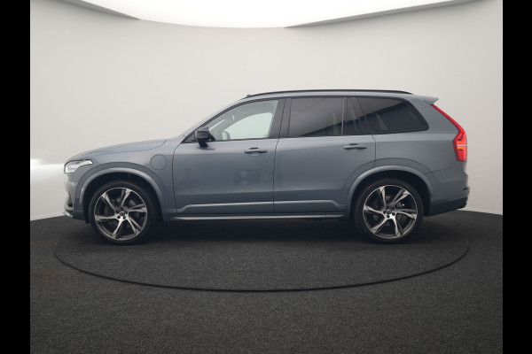 Volvo XC90 T8 Recharge AWD R-Design 7 Persoons Long Range PHEV 456pk Dealer O.H | Luchtvering | Trekhaak Af Fabriek | Panodak | 360 Camera | Adaptive Cruise | Harman  / Kardon | Alcantara Sportstoelen Memory & Verwarmd | Keyless | Pilot Assist | Apple Carplay | Stuur Verwarmd | BLIS | Adaptive LED | Navigatie | Virtual | DAB | 22"L.M | Plug In Hybrid |