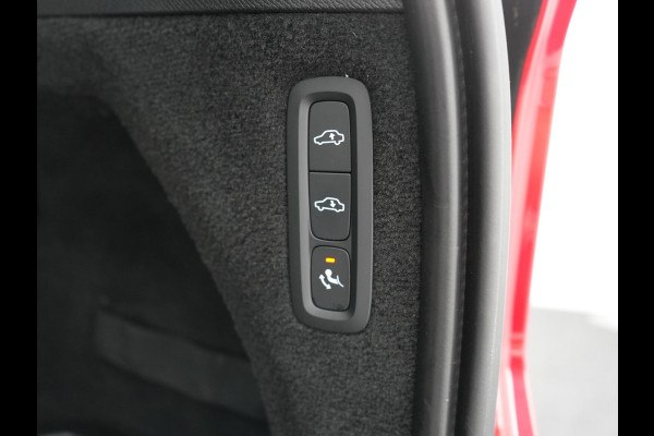Volvo XC90 T8 Recharge AWD R-Design 7 Persoons Long Range PHEV 456pk Dealer O.H | Luchtvering | Trekhaak Af Fabriek | Panodak | 360 Camera | Adaptive Cruise | Harman  / Kardon | Alcantara Sportstoelen Memory & Verwarmd | Keyless | Pilot Assist | Apple Carplay | Stuur Verwarmd | BLIS | Adaptive LED | Navigatie | Virtual | DAB | 22"L.M | Plug In Hybrid |