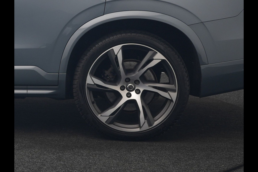 Volvo XC90 T8 Recharge AWD R-Design 7 Persoons Long Range PHEV 456pk Dealer O.H | Luchtvering | Trekhaak Af Fabriek | Panodak | 360 Camera | Adaptive Cruise | Harman  / Kardon | Alcantara Sportstoelen Memory & Verwarmd | Keyless | Pilot Assist | Apple Carplay | Stuur Verwarmd | BLIS | Adaptive LED | Navigatie | Virtual | DAB | 22"L.M | Plug In Hybrid |