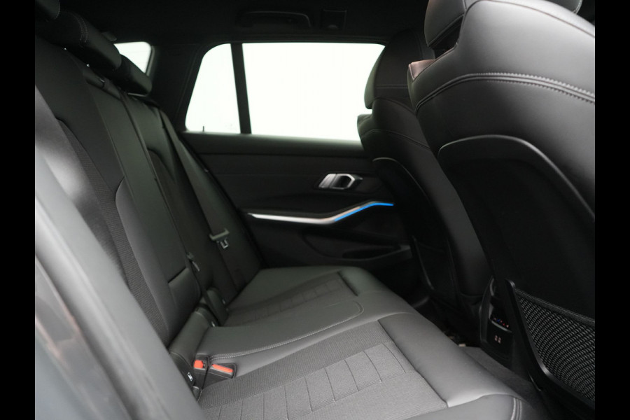 BMW 3 Serie Touring 330e Sportline PHEV 293pk Dealer O.H. | Dravitgrau | Trekhaak Af Fabriek | Adaptive Cruise | Laser LED | Head Up | Adaptief Onderstel | Camera | Sportstoelen Verwarmd | Sfeerverlichting | Keyless | Blis | Apple Carplay | 19"L.M | Plug In Hybrid |