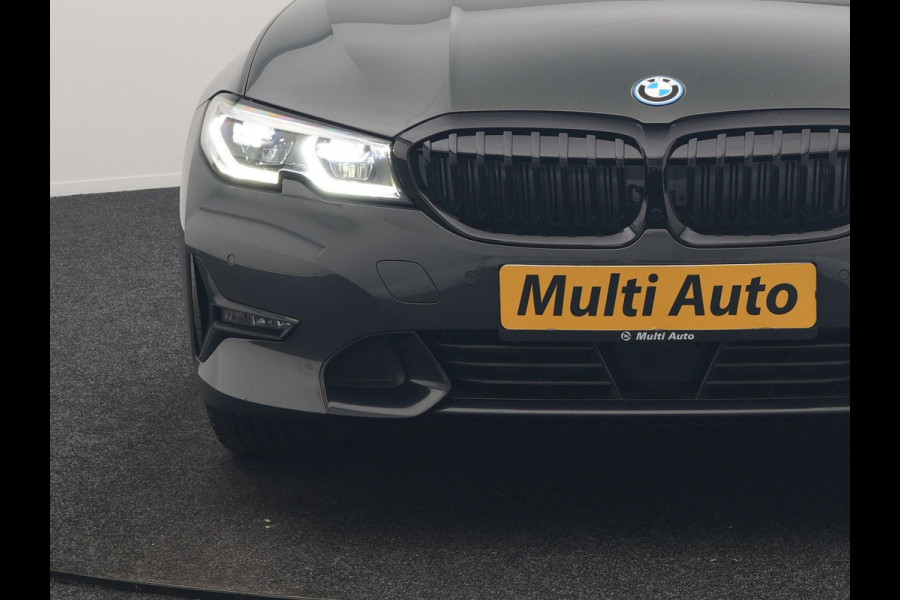 BMW 3 Serie Touring 330e Sportline PHEV 293pk Dealer O.H. | Dravitgrau | Trekhaak Af Fabriek | Adaptive Cruise | Laser LED | Head Up | Adaptief Onderstel | Camera | Sportstoelen Verwarmd | Sfeerverlichting | Keyless | Blis | Apple Carplay | 19"L.M | Plug In Hybrid |