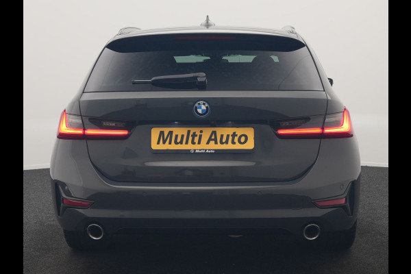 BMW 3 Serie Touring 330e Sportline PHEV 293pk Dealer O.H. | Dravitgrau | Trekhaak Af Fabriek | Adaptive Cruise | Laser LED | Head Up | Adaptief Onderstel | Camera | Sportstoelen Verwarmd | Sfeerverlichting | Keyless | Blis | Apple Carplay | 19"L.M | Plug In Hybrid |