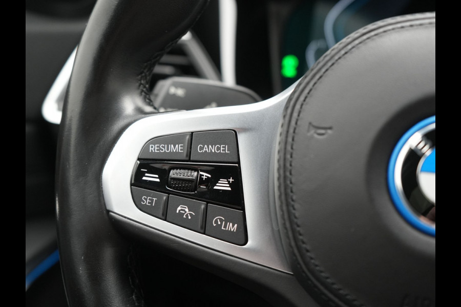 BMW 3 Serie Touring 330e Sportline PHEV 293pk Dealer O.H. | Dravitgrau | Trekhaak Af Fabriek | Adaptive Cruise | Laser LED | Head Up | Adaptief Onderstel | Camera | Sportstoelen Verwarmd | Sfeerverlichting | Keyless | Blis | Apple Carplay | 19"L.M | Plug In Hybrid |