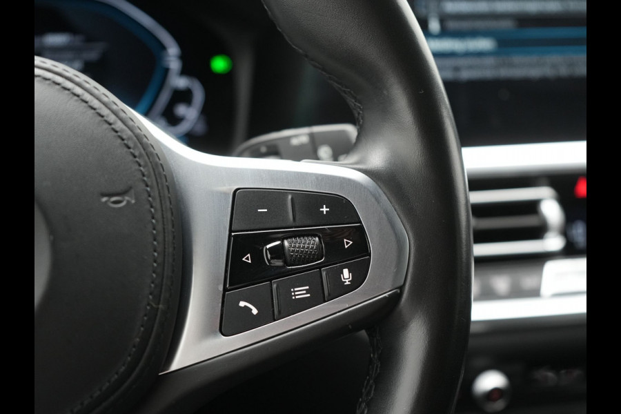 BMW 3 Serie Touring 330e Sportline PHEV 293pk Dealer O.H. | Dravitgrau | Trekhaak Af Fabriek | Adaptive Cruise | Laser LED | Head Up | Adaptief Onderstel | Camera | Sportstoelen Verwarmd | Sfeerverlichting | Keyless | Blis | Apple Carplay | 19"L.M | Plug In Hybrid |