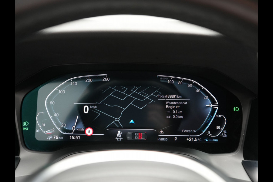 BMW 3 Serie Touring 330e Sportline PHEV 293pk Dealer O.H. | Dravitgrau | Trekhaak Af Fabriek | Adaptive Cruise | Laser LED | Head Up | Adaptief Onderstel | Camera | Sportstoelen Verwarmd | Sfeerverlichting | Keyless | Blis | Apple Carplay | 19"L.M | Plug In Hybrid |