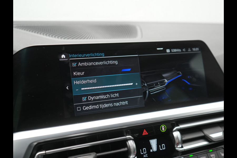 BMW 3 Serie Touring 330e Sportline PHEV 293pk Dealer O.H. | Dravitgrau | Trekhaak Af Fabriek | Adaptive Cruise | Laser LED | Head Up | Adaptief Onderstel | Camera | Sportstoelen Verwarmd | Sfeerverlichting | Keyless | Blis | Apple Carplay | 19"L.M | Plug In Hybrid |