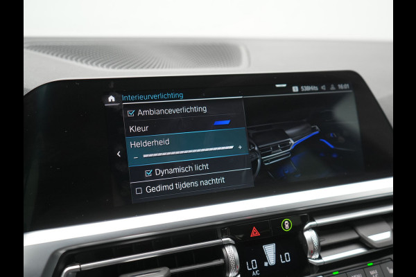 BMW 3 Serie Touring 330e Sportline PHEV 293pk Dealer O.H. | Dravitgrau | Trekhaak Af Fabriek | Adaptive Cruise | Laser LED | Head Up | Adaptief Onderstel | Camera | Sportstoelen Verwarmd | Sfeerverlichting | Keyless | Blis | Apple Carplay | 19"L.M | Plug In Hybrid |