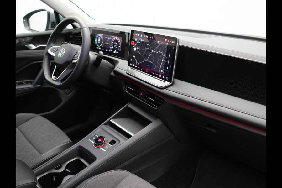 Volkswagen Tiguan 1.5 eHybrid Life PHEV 204pk | Trekhaak Af Fabriek | Adaptive Cruise | Camera | Sportstoelen Verwarmd | BLIS | Sfeerverlichting | Stuurverwarming | Apple Carplay | IQ Drive | Navigatie | Virtual | DAB | 18"L.M | Plug In Hybrid |