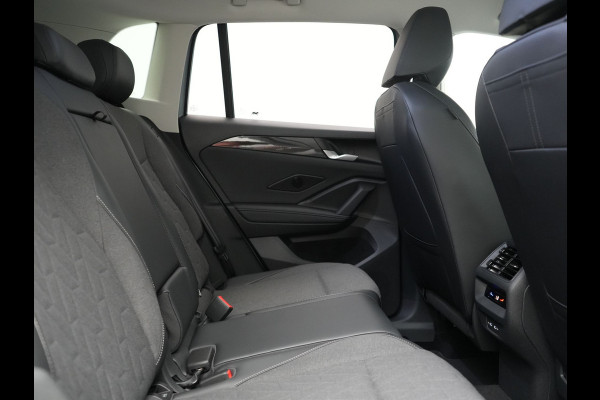 Volkswagen Tiguan 1.5 eHybrid Life PHEV 204pk | Trekhaak Af Fabriek | Adaptive Cruise | Camera | Sportstoelen Verwarmd | BLIS | Sfeerverlichting | Stuurverwarming | Apple Carplay | IQ Drive | Navigatie | Virtual | DAB | 18"L.M | Plug In Hybrid |