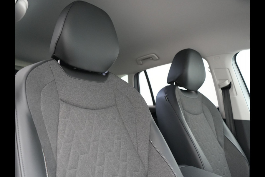 Volkswagen Tiguan 1.5 eHybrid Life PHEV 204pk | Trekhaak Af Fabriek | Adaptive Cruise | Camera | Sportstoelen Verwarmd | BLIS | Sfeerverlichting | Stuurverwarming | Apple Carplay | IQ Drive | Navigatie | Virtual | DAB | 18"L.M | Plug In Hybrid |