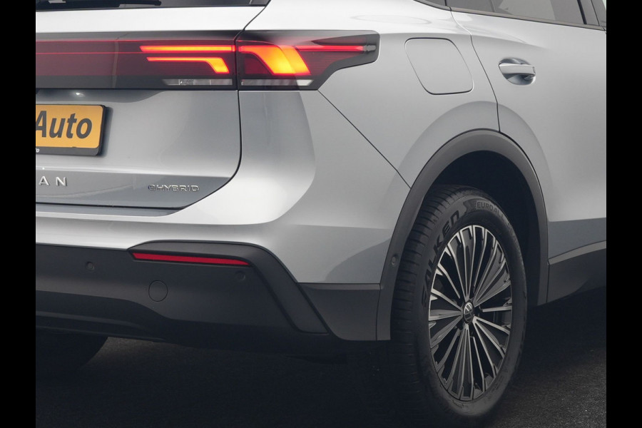 Volkswagen Tiguan 1.5 eHybrid Life PHEV 204pk | Trekhaak Af Fabriek | Adaptive Cruise | Camera | Sportstoelen Verwarmd | BLIS | Sfeerverlichting | Stuurverwarming | Apple Carplay | IQ Drive | Navigatie | Virtual | DAB | 18"L.M | Plug In Hybrid |