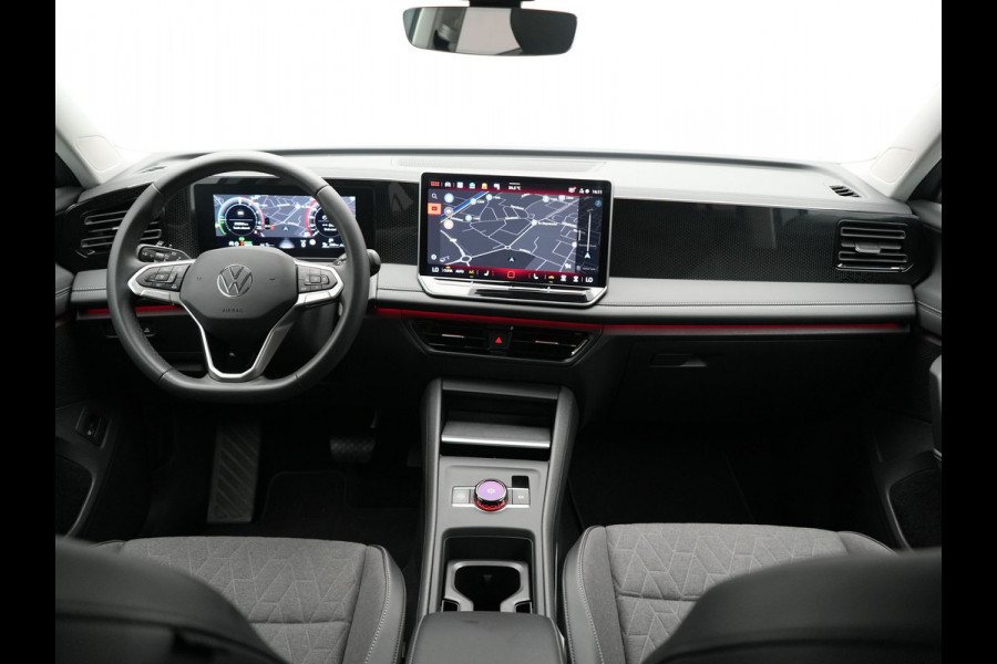 Volkswagen Tiguan 1.5 eHybrid Life PHEV 204pk | Trekhaak Af Fabriek | Adaptive Cruise | Camera | Sportstoelen Verwarmd | BLIS | Sfeerverlichting | Stuurverwarming | Apple Carplay | IQ Drive | Navigatie | Virtual | DAB | 18"L.M | Plug In Hybrid |
